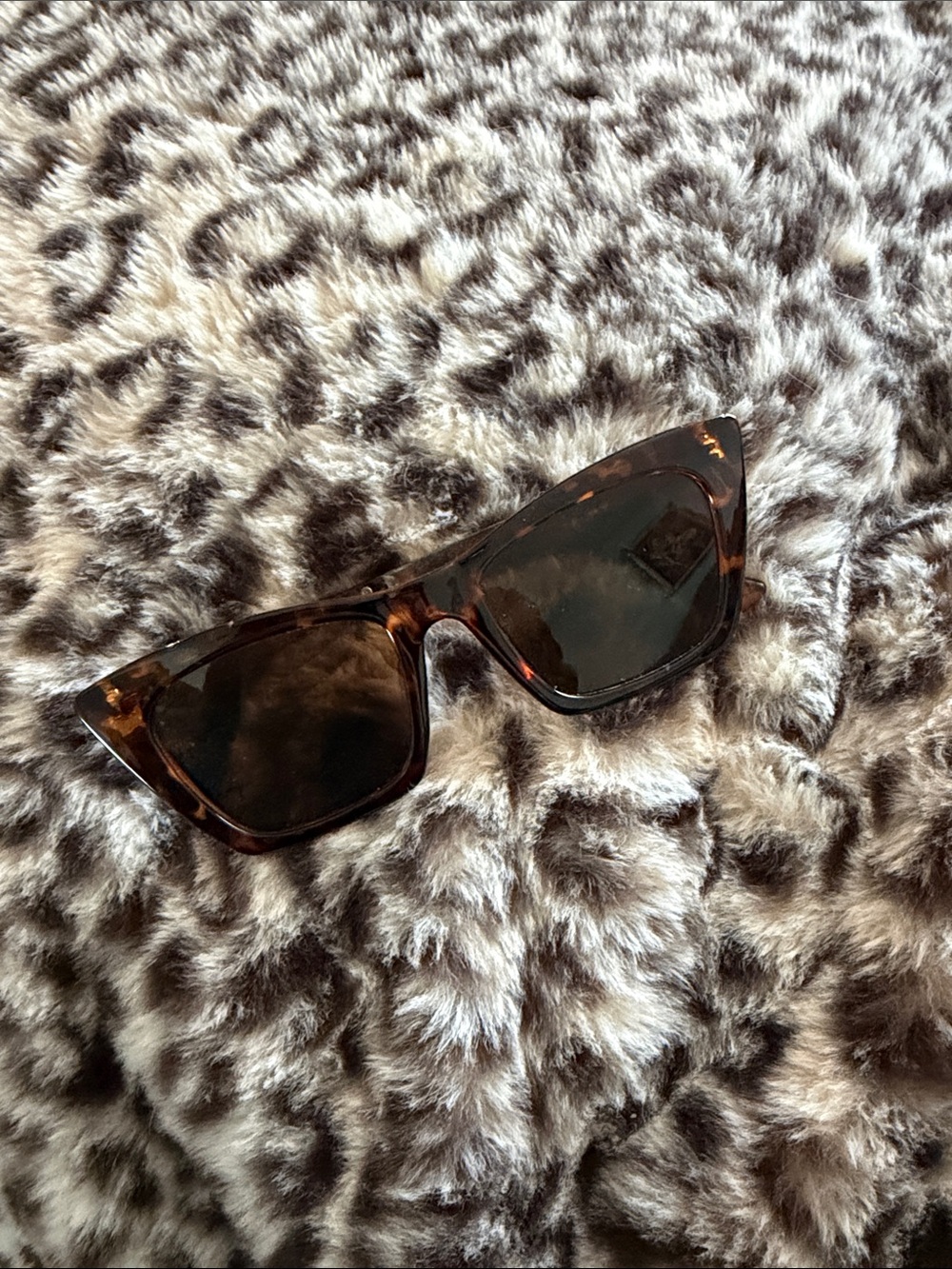Tortoiseshell Cat Eye Sunglasses - Dark Lenses